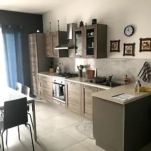 https://luqa-apartment-5-mins-from-airport.qawrahotelsmalta.org